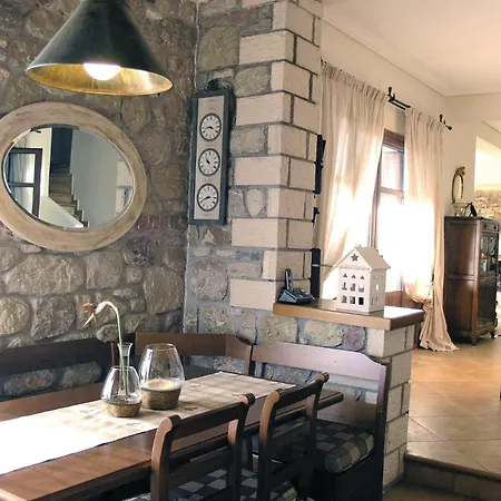 בית נופש Gorgeous In Nafpaktos *